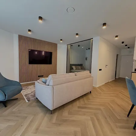 Modern With Terrace דירה פלאנגה