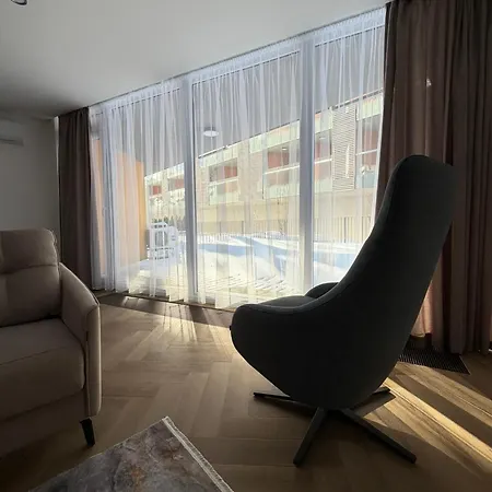 Modern With Terrace Lägenhet