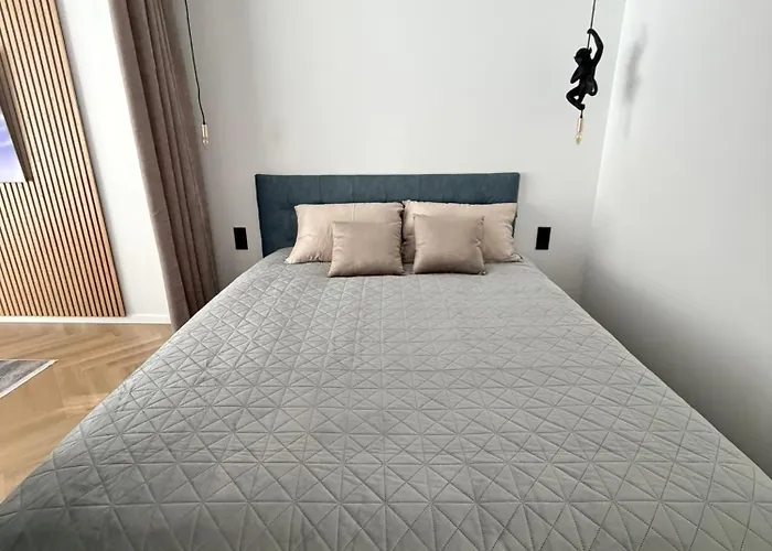 Modern With Terrace דירה פלאנגה