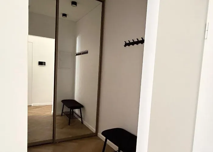 דירה Modern With Terrace